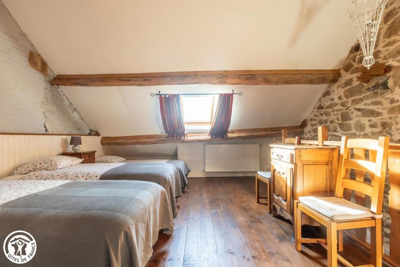 Aux 2 Puys - Gite "Le Lemptegy" Saint-Priest-des-Champs Eksteriør billede