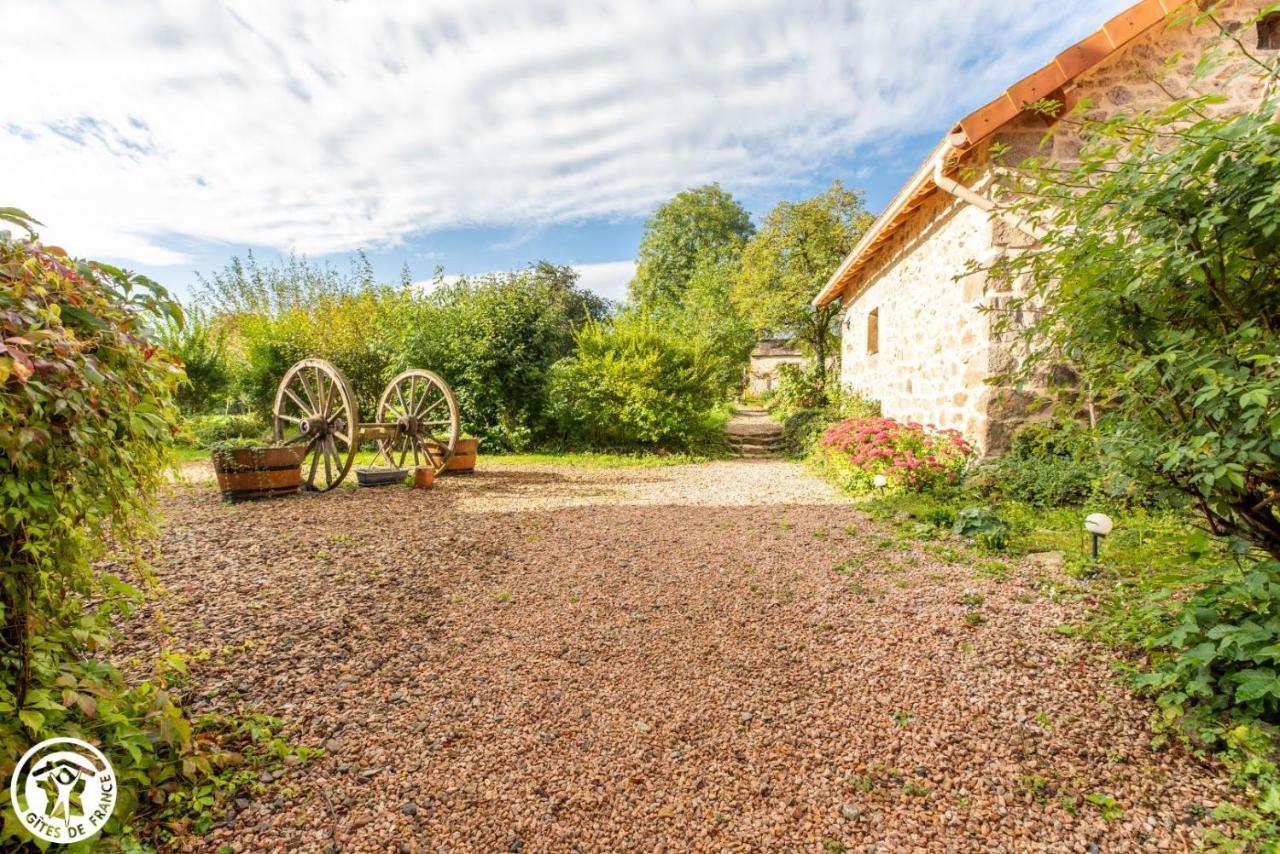 Aux 2 Puys - Gite "Le Lemptegy" Saint-Priest-des-Champs Eksteriør billede